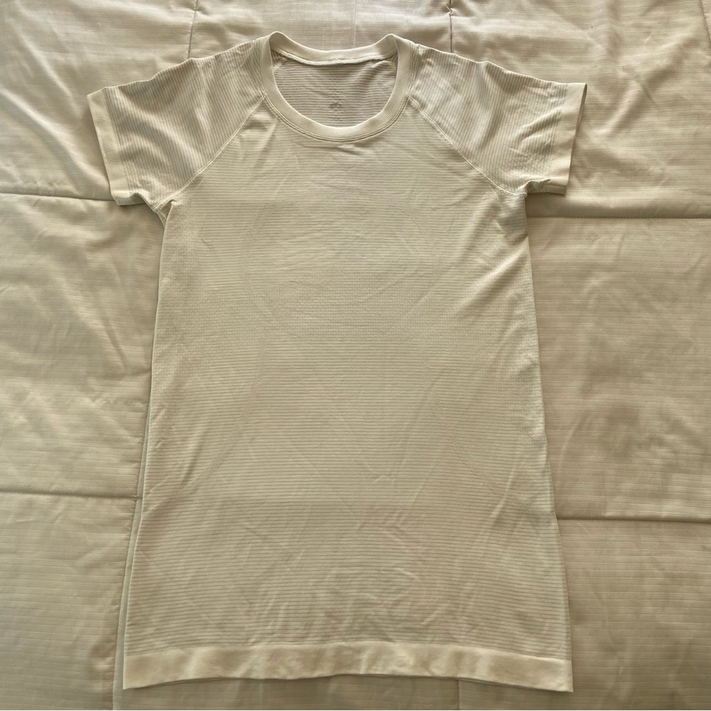 Lululemon Swiftly Tech Short Sleeve- White Size 6